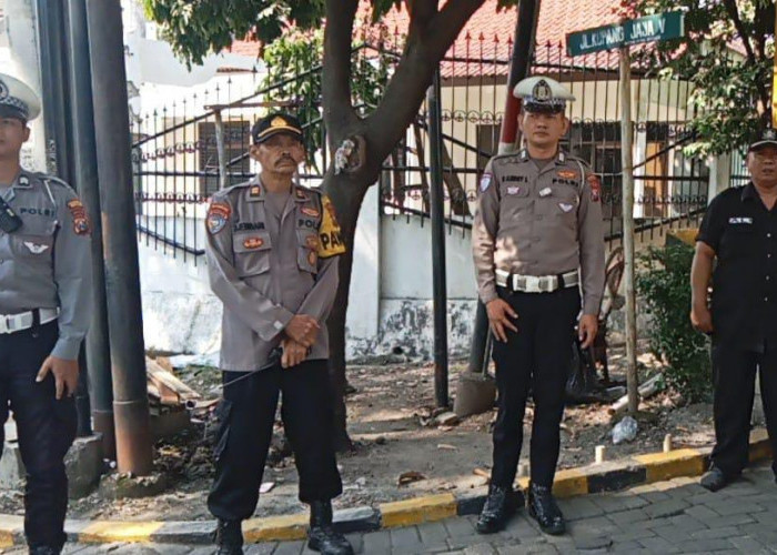 Patroli Presisi Polsek Sukomanunggal Sasar Perumahan, Jaga Keamanan Warga