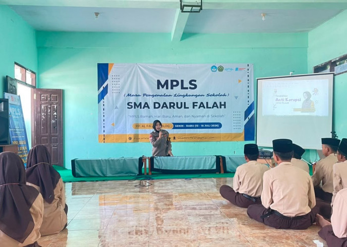 Police Goes To School di SMA Darul Falah, Polsek Talun Pesan Saling Hormati