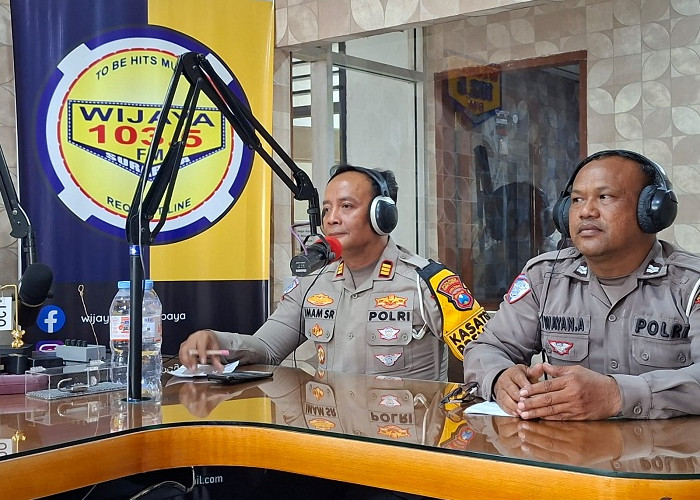 Lewat Siaran Radio, Satlantas Polres Pelabuhan Tanjung Perak Ajak Masyarakat Tertib Berlalu Lintas Operasi Pat