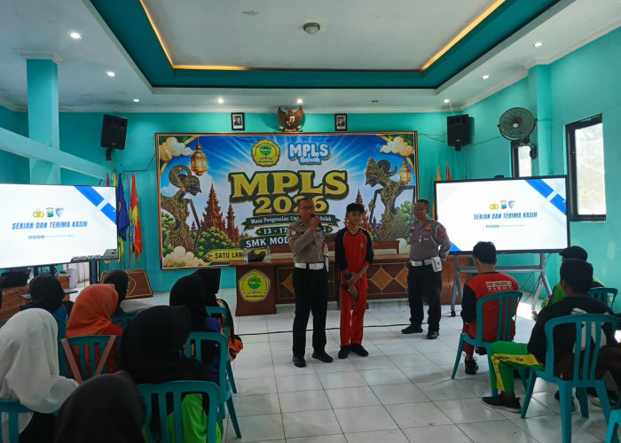 Police Go To School di SMK Modern Ngawi, Satlantas Polres Ngawi Tanamkan Budaya Tertib Berlalu Lintas 