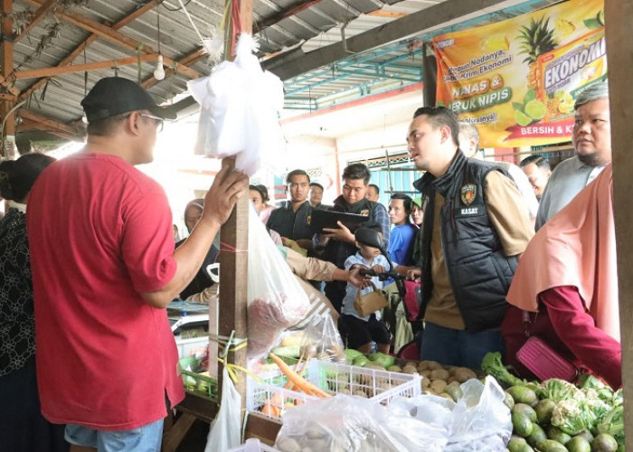 Jelang Lebaran, Satgas Pangan Polres Mojokerto Gencar Sidak Bapokting di Pasar Kedungmaling
