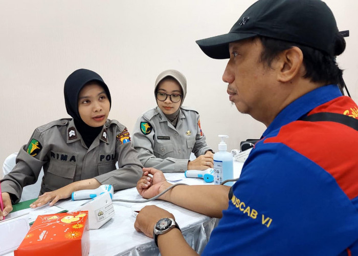 Polda Jatim Gelar Pemeriksaan Kesehatan Gratis untuk 2 000 Buruh Jelang May Day