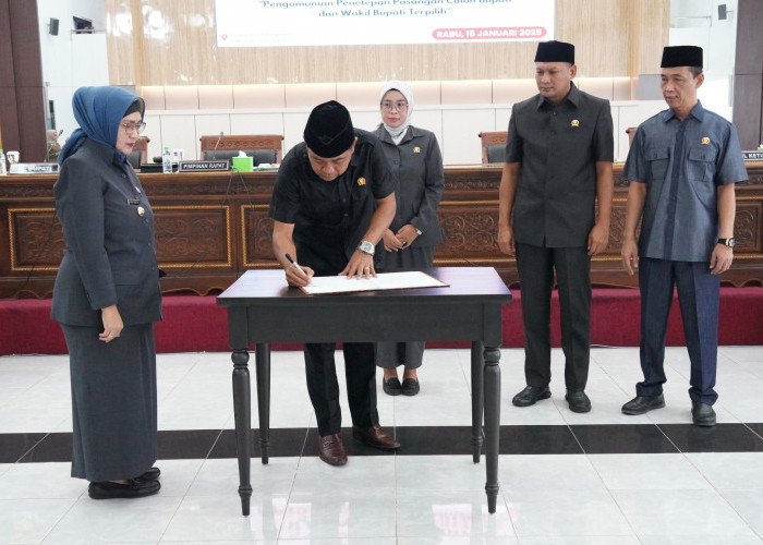 DPRD Lumajang Umumkan Penetapan Pasangan Indah-Yudha sebagai Bupati dan Wabup Lumajang Terpilih