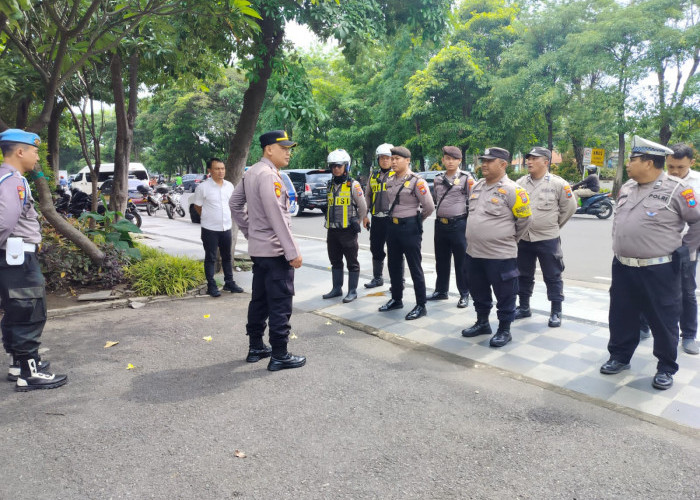 Polsek Gayungan Siagakan Personel Kawal Unjuk Rasa LSM