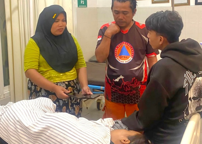  Pengendara Motor Terluka Tertimpa Pohon Tumbang di Pasuruan