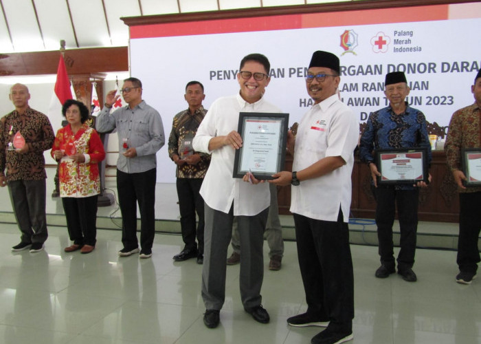Peringati Hari Relawan dan HUT UDD, PMI Bojonegoro Serahkan Penghargaan Donor