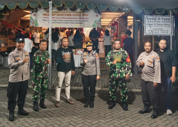 Pastikan Ibadah Natal Berlangsung Khidmat, Kapolsek Wiyung Pimpin Langsung Pengamanan Gereja