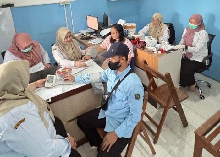 Puskesmas Mojowarno Jemput Bola Hadirkan Cek Kesehatan Gratis Langsung ke Tempat Kerja