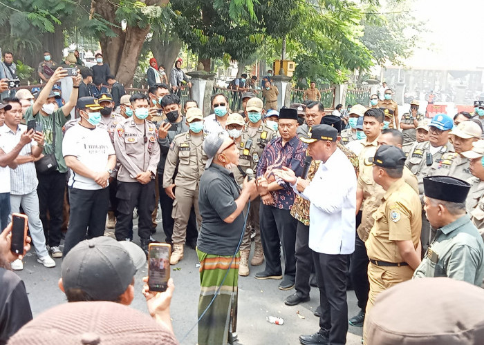 Temui Pendemo, Bupati Tulungagung Janjikan Solusi Keluhan Masyarakat