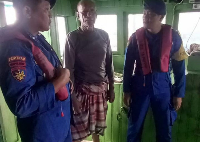 Diterjang Ombak, Kapal Bermuatan 500 Ton Pupuk Tenggelam di Bawean