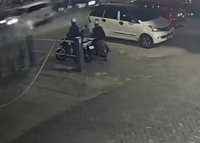 Maling Motor Bersarung Tepergok Korban, Tinggalkan Honda Vario di Gang Krukah Surabaya