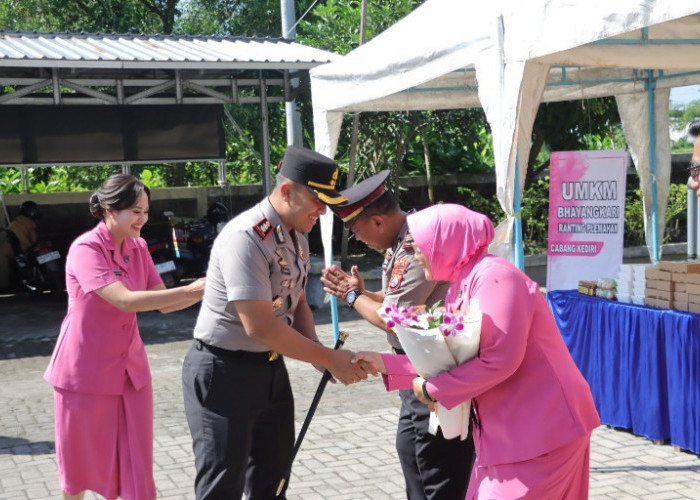Kunker di Polsek Plemahan, Kapolres Kediri Tekankan Peningkatan Pelayanan Publik