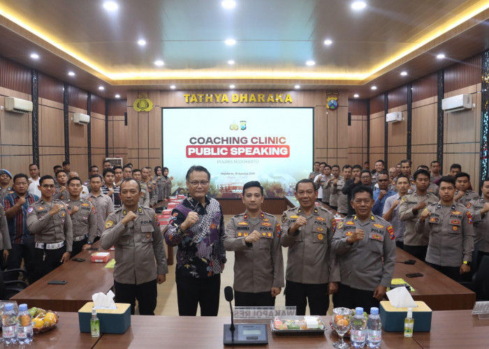 Polres Mojokerto Bekali Personel Public Speaking, Tekankan Bahaya Hoaks dan Deepfake