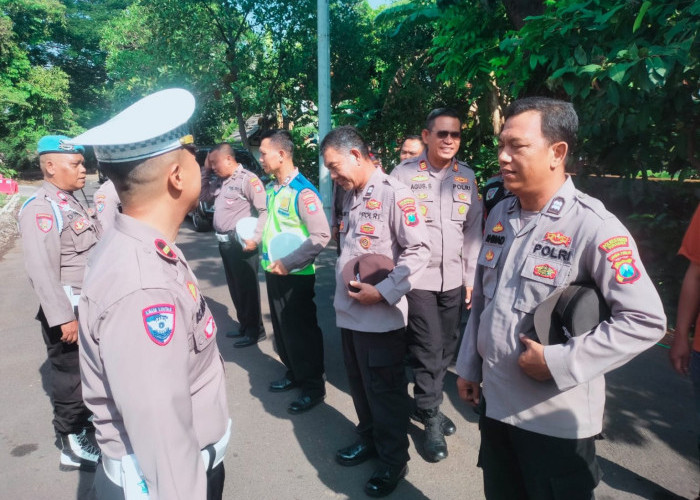 Kapolsek Rungkut Lakukan Pengecekan Sikap Tampang Anggota