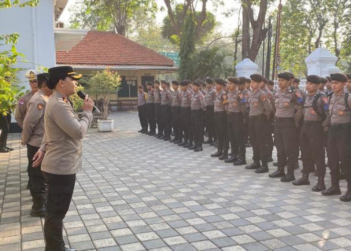 Kapolsek Sawahan Pimpin Apel Pengamanan Unjuk Rasa di PN Surabaya