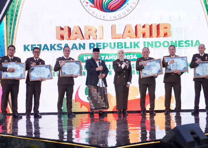 Stabilkan Ikon Kota Batu dengan Tanaman Apel, Kejari Kota Batu Raih Sustainable Innovation Award