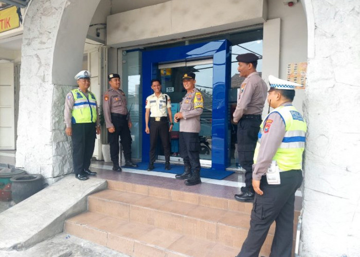 Polsek Karangpilang Patroli Perbankan di Surabaya