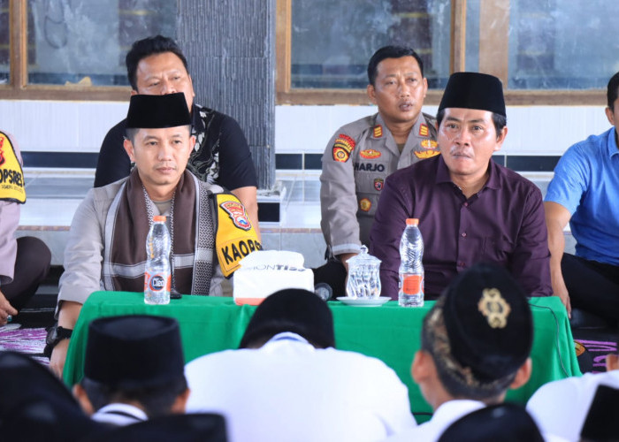 Kapolres AKBP Mario Sowan ke KH Anwar Zahid Berharap Doa agar Bojonegoro Terus Kondusif