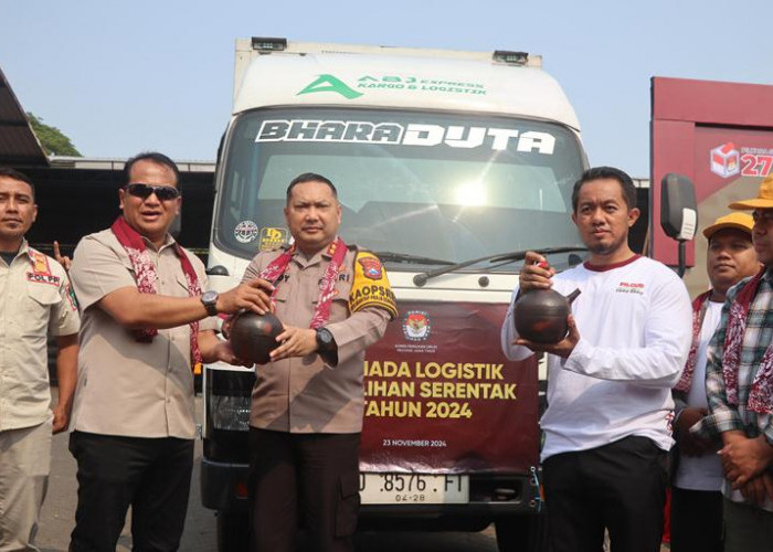 Kapolres Pasuruan Bersama Pj Bupati Kawal Distribusi Logistik KPU