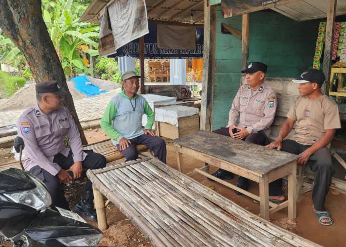 Akrab, Polisi Ngawi Ngopi Bareng Warga Padas
