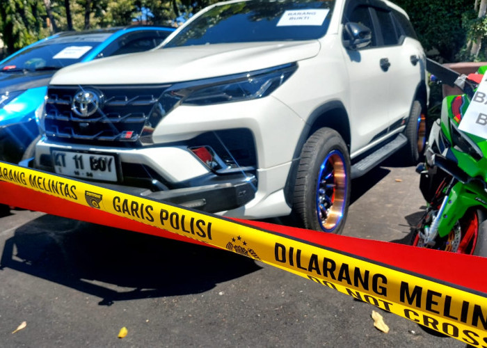 Kasus Penipuan Segitiga Jual Beli Mobil, Polda Jatim Amankan 11 Tersangka dan Telusuri Dugaan TPPU