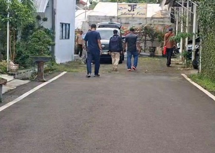 KPK Geledah Rumah Pengusaha Madiun dan Sita Barang Kampanye Pilkada Maidi-Panuntun