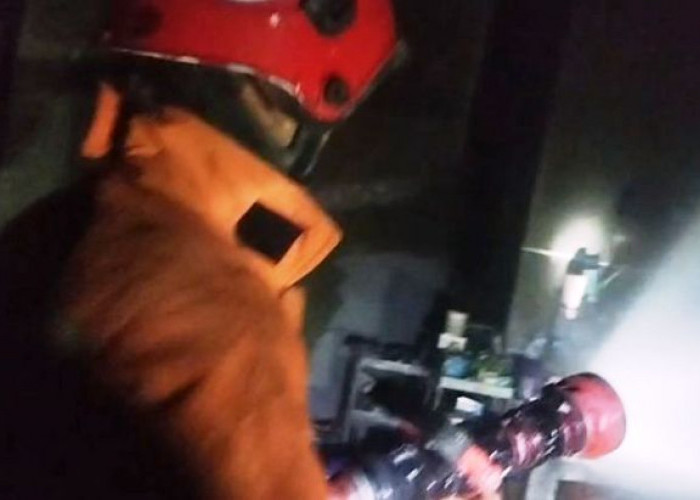 Ditinggal Empat Hari ke Luar Kota, Rumah Warga Menganti Gresik Hangus Terbakar