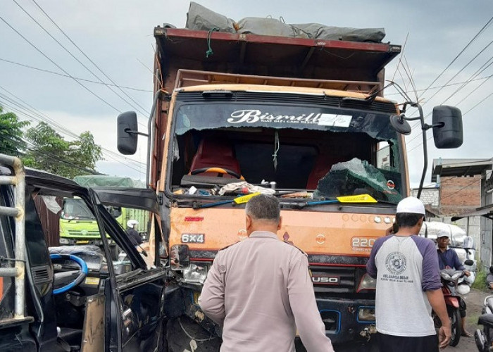 Truk dan Pikap Adu Banteng di Kedamean Gresik, Balita Meninggal Dunia