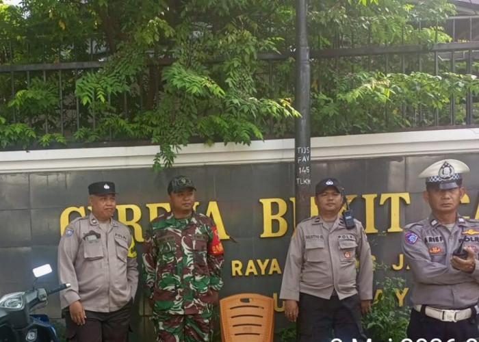 Polsek Sukomanunggal Amankan Ibadah Minggu di Gereja Bukit Karmel Surabaya