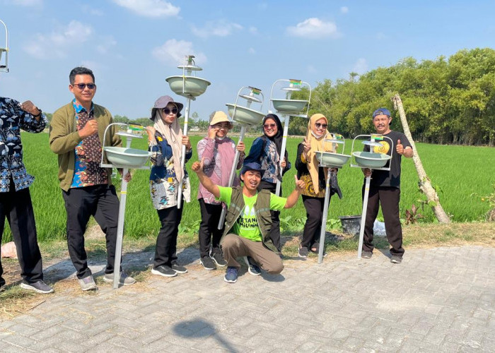 Desa Mulyoagung Pasang Light Trap Insect, Inovasi Pengurangan Hama Pertanian