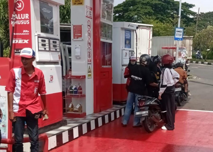 Pastikan Stok Melimpah Jelang Mudik, Kapolsek Sukomanunggal Sidak SPBU Simo Pomahan