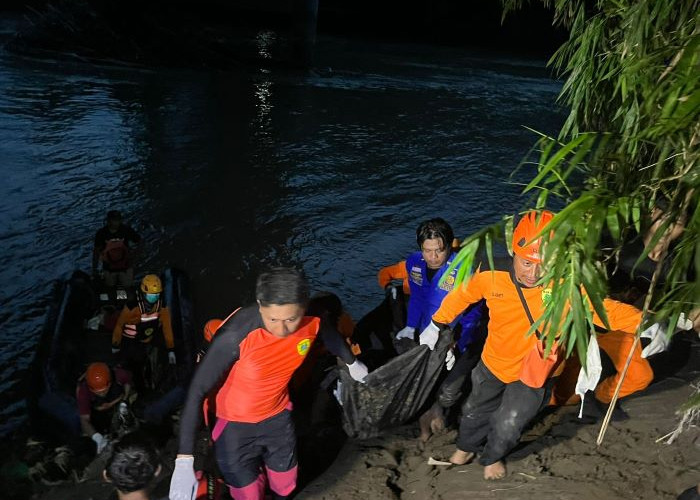 Pria Ditemukan Tewas Mengambang di Bengawan Madiun, Diduga Saman