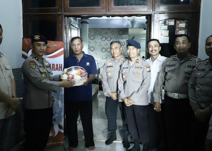 Jelang HUT Ke-80 Brimob, Polres Gresik Bangun Kebersamaan Lewat Anjangsana ke Purnawirawan