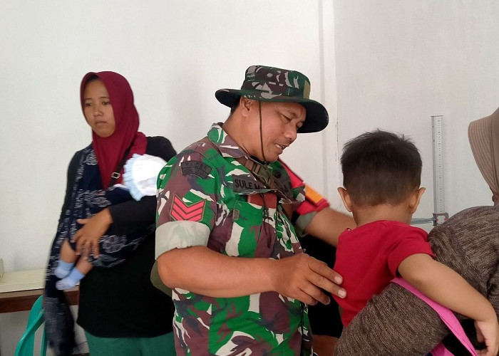 Babinsa Ranuyoso Dampingi Posyandu Melati, Pantau Tumbuh Kembang 17 Balita