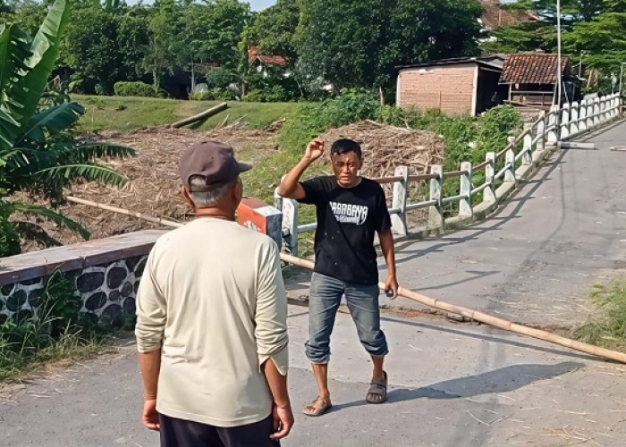 Jembatan Plumpung Ambles Akses Alternatif Madiun-Ngawi di Balerejo Putus Total