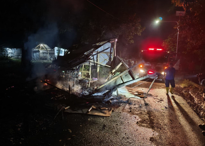 Ledakan Hebat Warung Gorengan di Jelbuk Jember, Api Nyaris Hanguskan Pemukiman