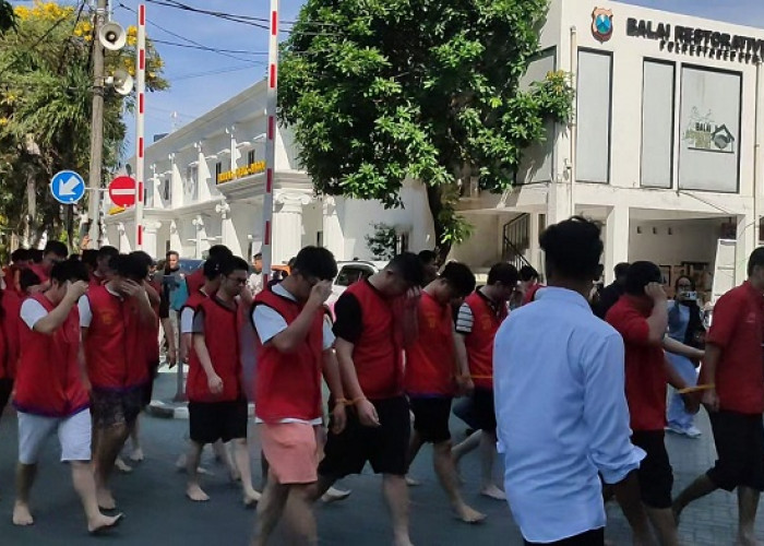 Markas Scamming di Surabaya Dibongkar, 44 Tersangka Mayoritas WNA Diborgol