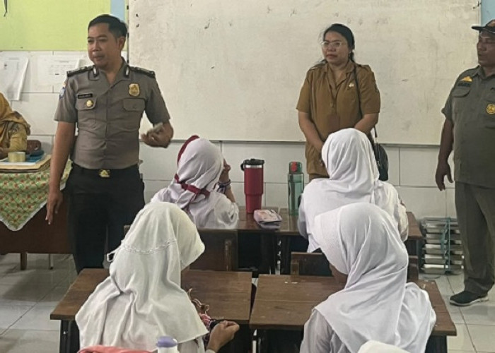 Polsek Sukomanunggal Edukasi Bahaya Gadget kepada Siswa SDN II Sonokwijenan