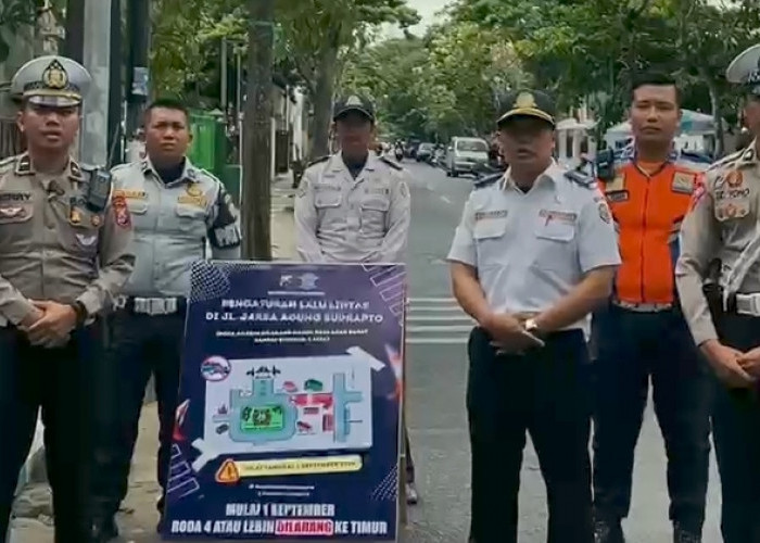 Satlantas Polres Tulungagung Ajak Masyarakat Patuhi Rekayasa Lalu Lintas di Jalan Jaksa Agung Suprapto 