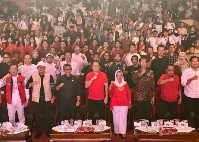 Wali Kota Surabaya Apresiasi Pemuda Surabaya Gelorakan Semangat Bung Karno di Peringatan Hari Pahlawan   