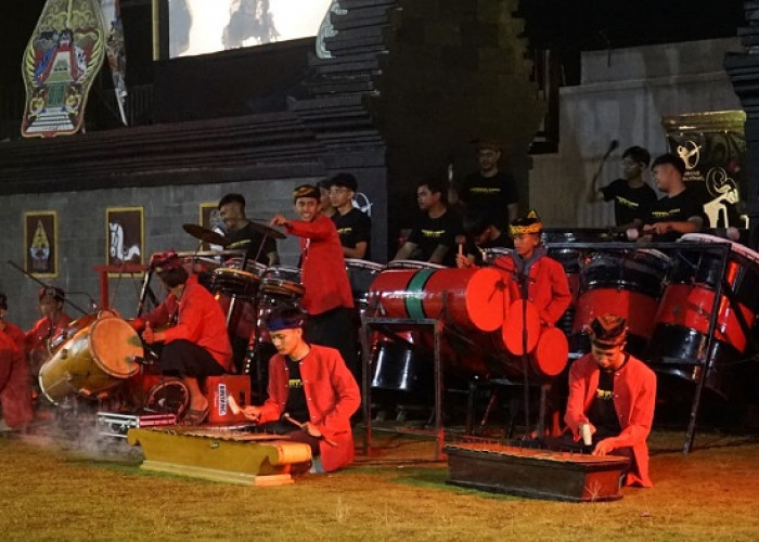 Suguhkan Kolaborasi Perkusi dan Wayang Kulit, Pentas Padhang Bulan Meriahkan Hari Jadi Ke-24 Kota Batu