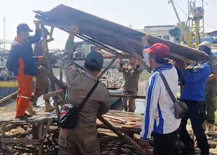 Pemkot Pasuruan Bongkar Bangunan Liar di Kawasan Pelabuhan 