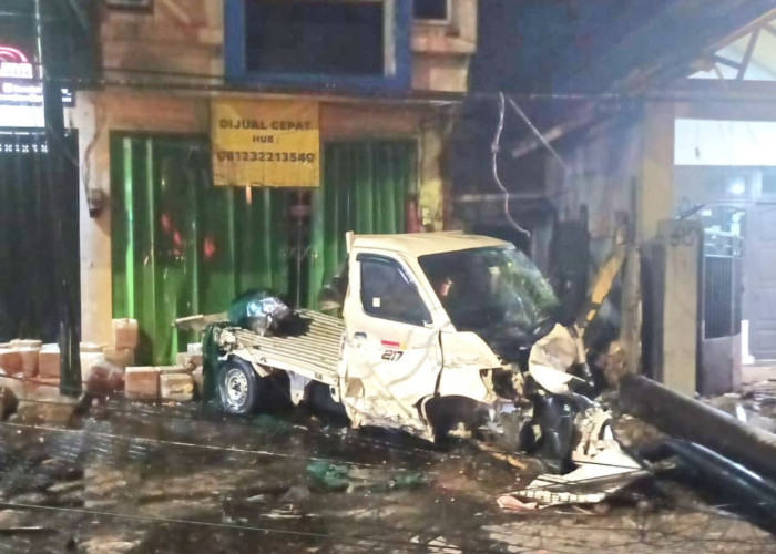 Truk Box Tabrak Mobil dan Rumah di Jalur Tengkorak Purwosari, Sopir Truk Tewas di Lokasi