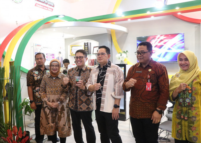 Pj Bupati Adriyanto Kenalkan Produk Asli UMKM Bojonegoro Secara Luas di Ajang Jatim Fest