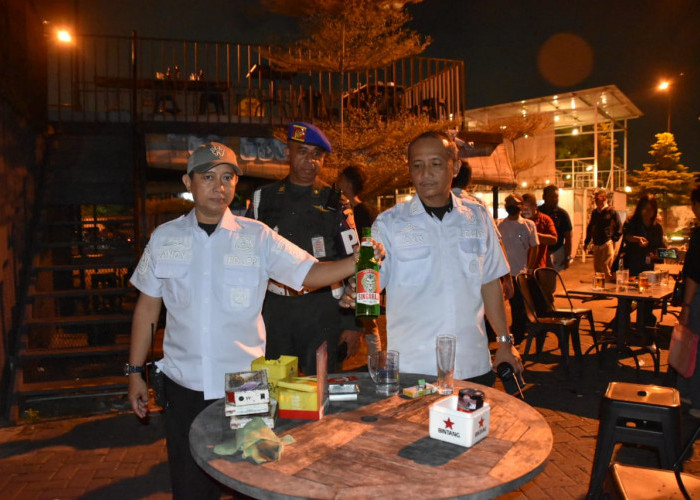 Jual Miras Saat Ramadan, Restoran di Jalan Tegalsari Surabaya Disegel