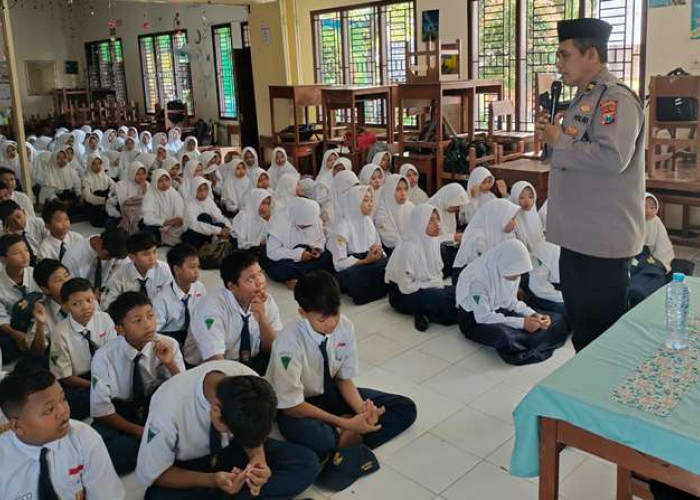 Tanamkan Disiplin dan Kesadaran Hukum, Satbinmas Polres Pasuruan Jalankan Program Go to School