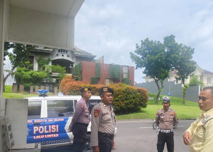 Antisipasi Kejahatan 3C di Kawasan Elit, Kapolsek Lakarsantri Pimpin Patroli Presisi di International Village