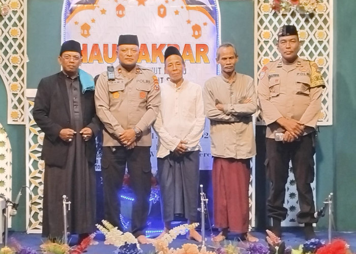 Perkuat Sinergitas, Kapolsek Lakarsantri Hadiri Haul Akbar Mbah Buyut Karso di Sambikerep