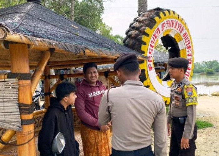 Kawal Kamtibmas Obyek Wisata, Personel Satsamapta Polres Bangkalan Rutin Pantau Pantai Mertajasah