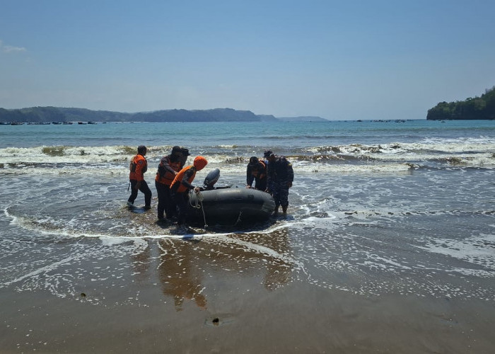 Nelayan Kalibatur Hilang Diterjang Ombak saat Berburu Gurita di Laut Selatan
